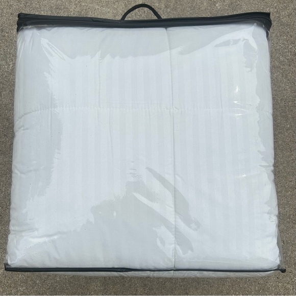 NEW Amy Miller Down Alternative Embossed Comforter White/Ivory Color King Size - Picture 4 of 7